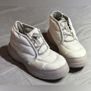 NIB The North Face Chukka Bootie off white Sz 7